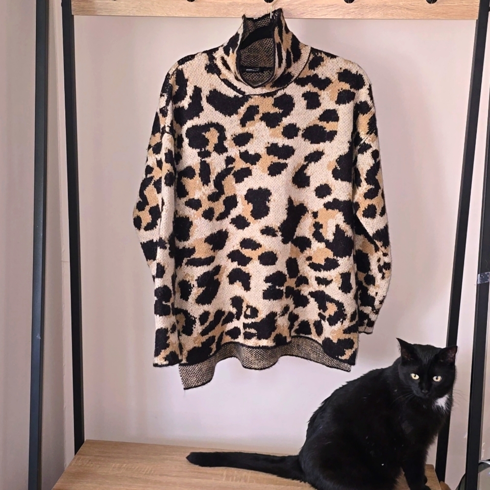 New DKNY Sweater Funnel neck